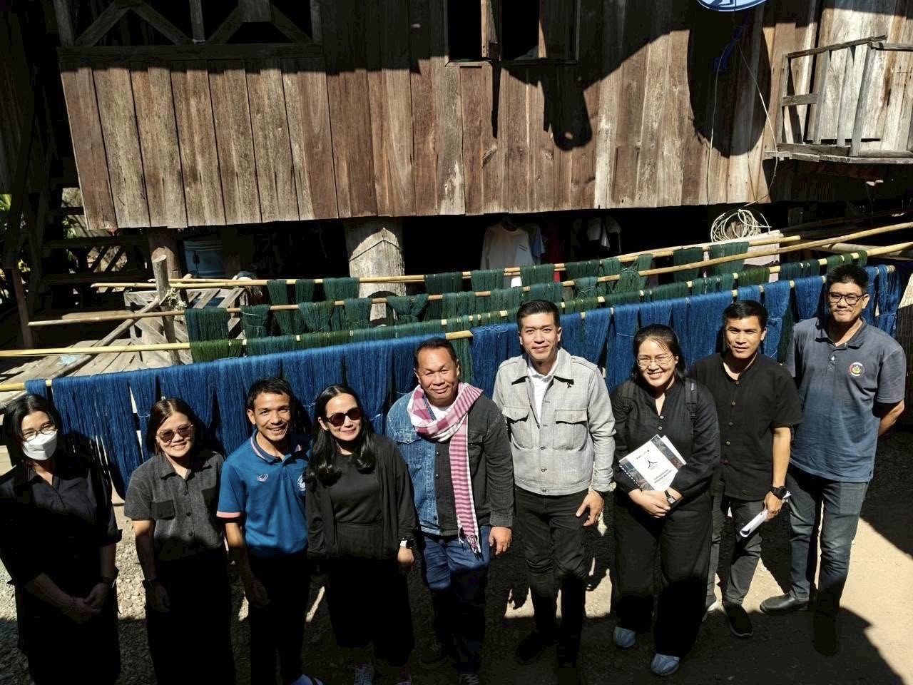 พช.ทุ่งหัวช้าง ให้การต้อนรับเจ้าหน้าที่ กลุ่มงานส่งเสริมภูมิปัญญาท้องถิ่น กรมการพัฒนาชุมชน ในการลงพื้นที่เตรียมความพร้อมการจัดกิจกรรมอบรมเชิงปฏิบัติการโครงการพัฒนารูปแบบชุมชนภูมิปัญญาเพื่อการพัฒนาผลิตภัณฑ์