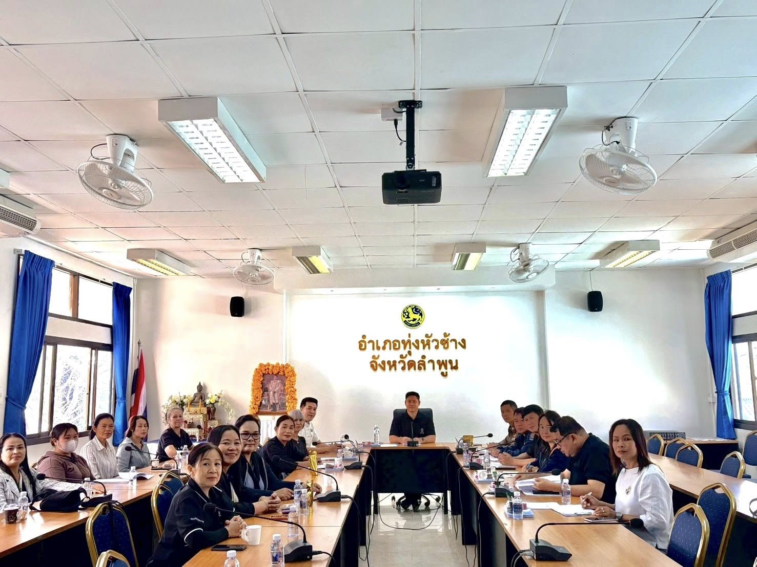 พช.ทุ่งหัวช้าง ประชุมคณะอนุกรรมการกลั่นกรองเเละติดตามการดำเนินงานกองทุนพัฒนาบทบาทสตรีอำเภอ (อกส.อ.) ครั้งที่ 1/2569