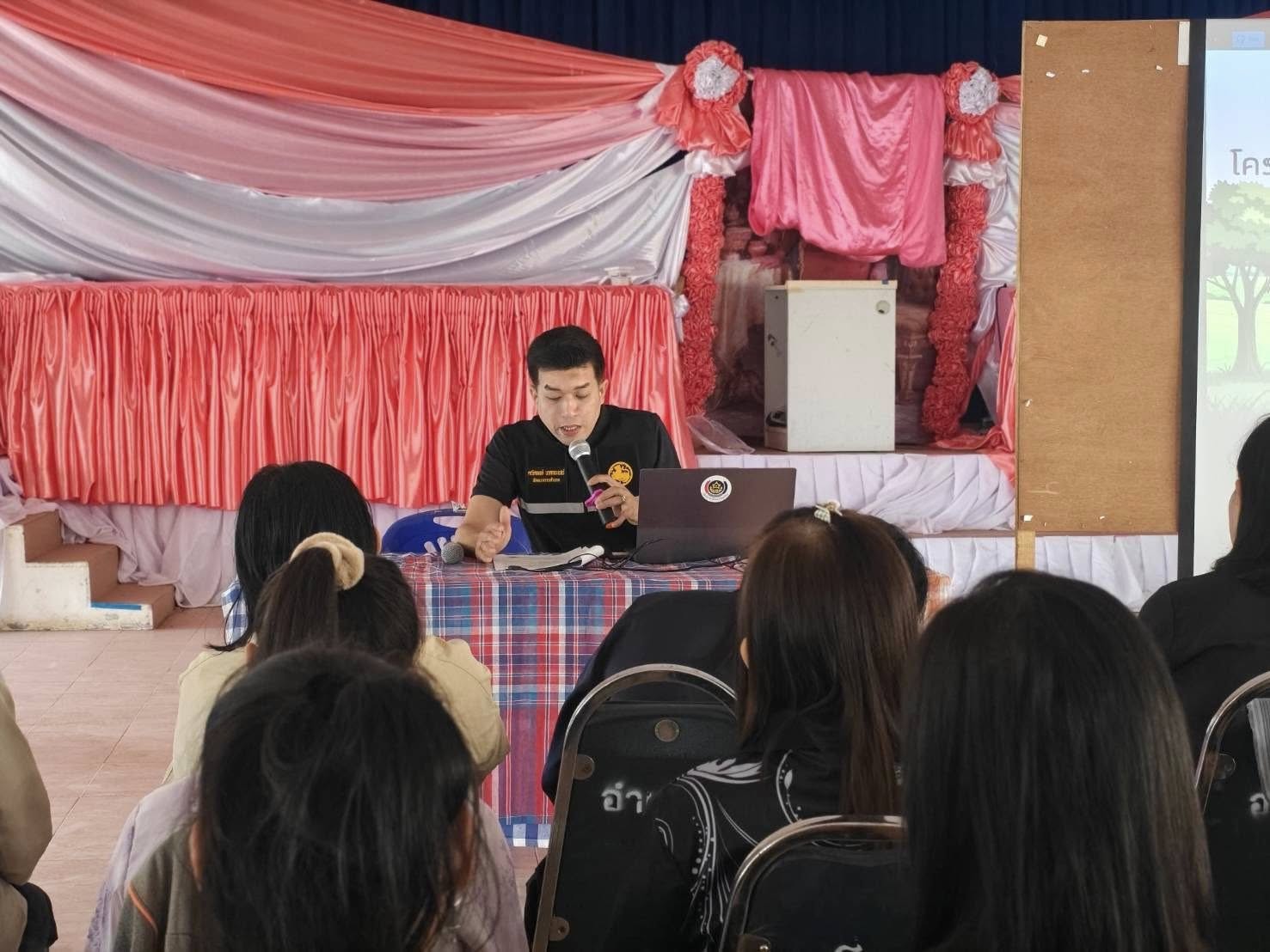 พช.ทุ่งหัวช้าง จัดการประชุมเชิงปฏิบัติการส่งเสริมการบูรณาการกลไกการขับเคลื่อนการขจัดความยากจน